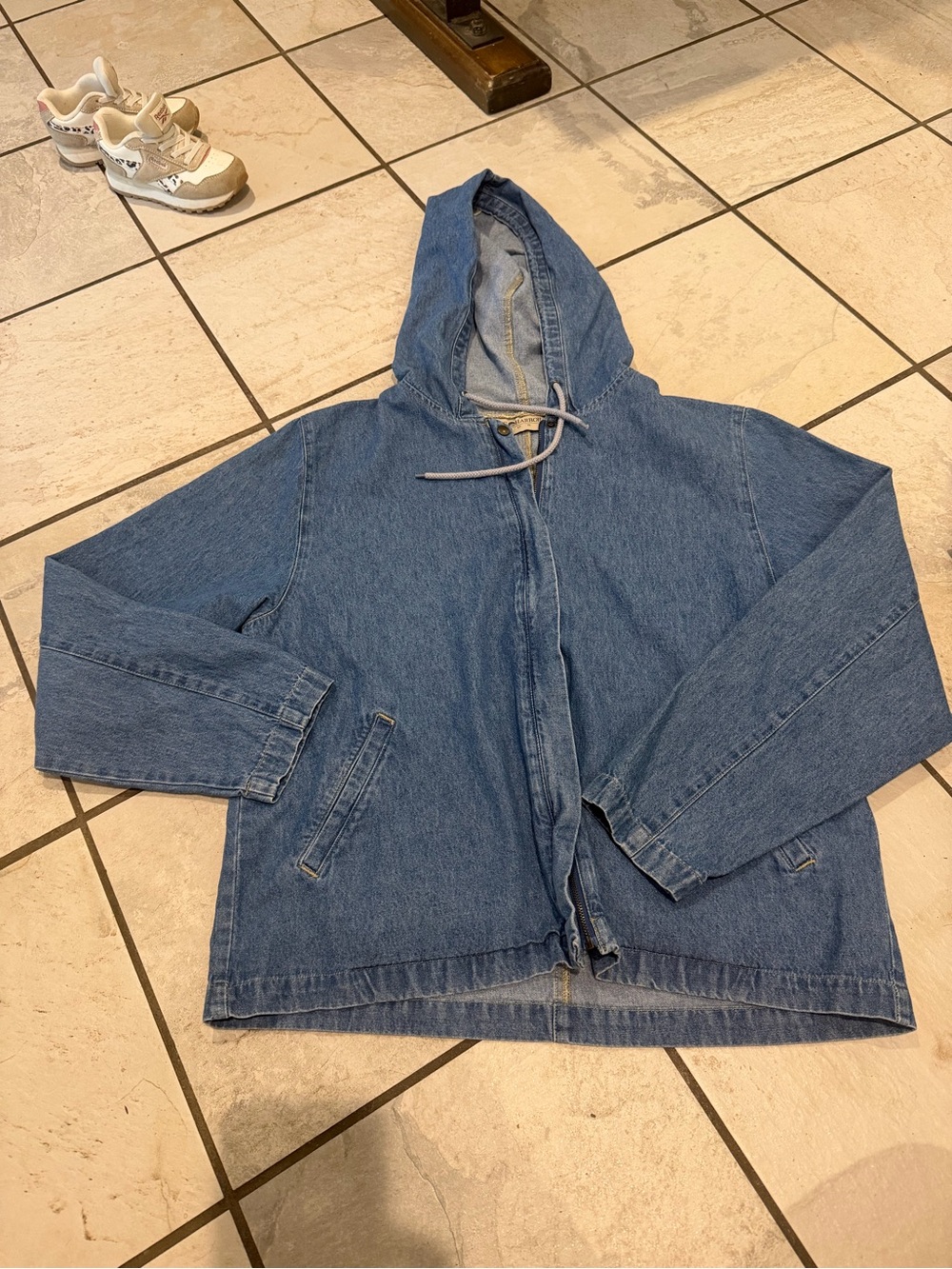 Vintage Sag Harbor Denim Hooded Jacket in Medium Blue